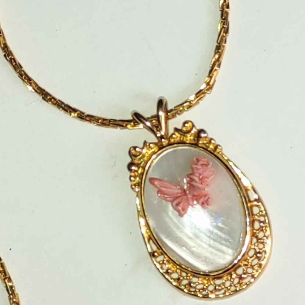 Mother of Pearl Goldtone Pendant w/ Pink Butterfly on Chain